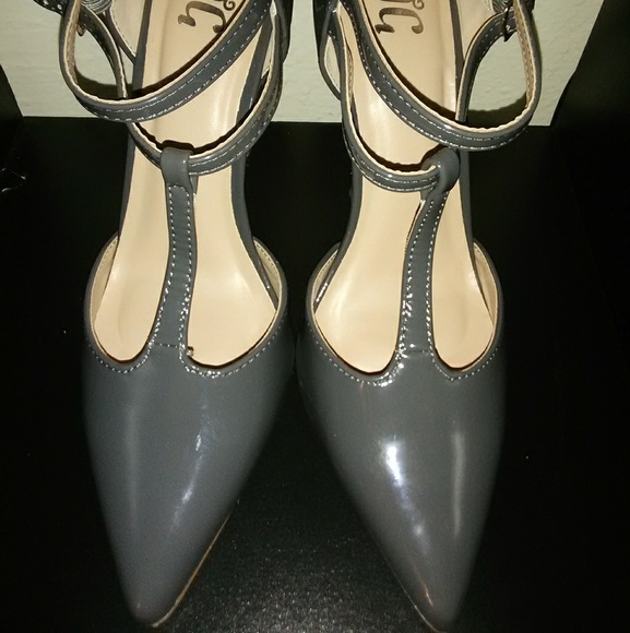 Pumps - Picture 2 of 4